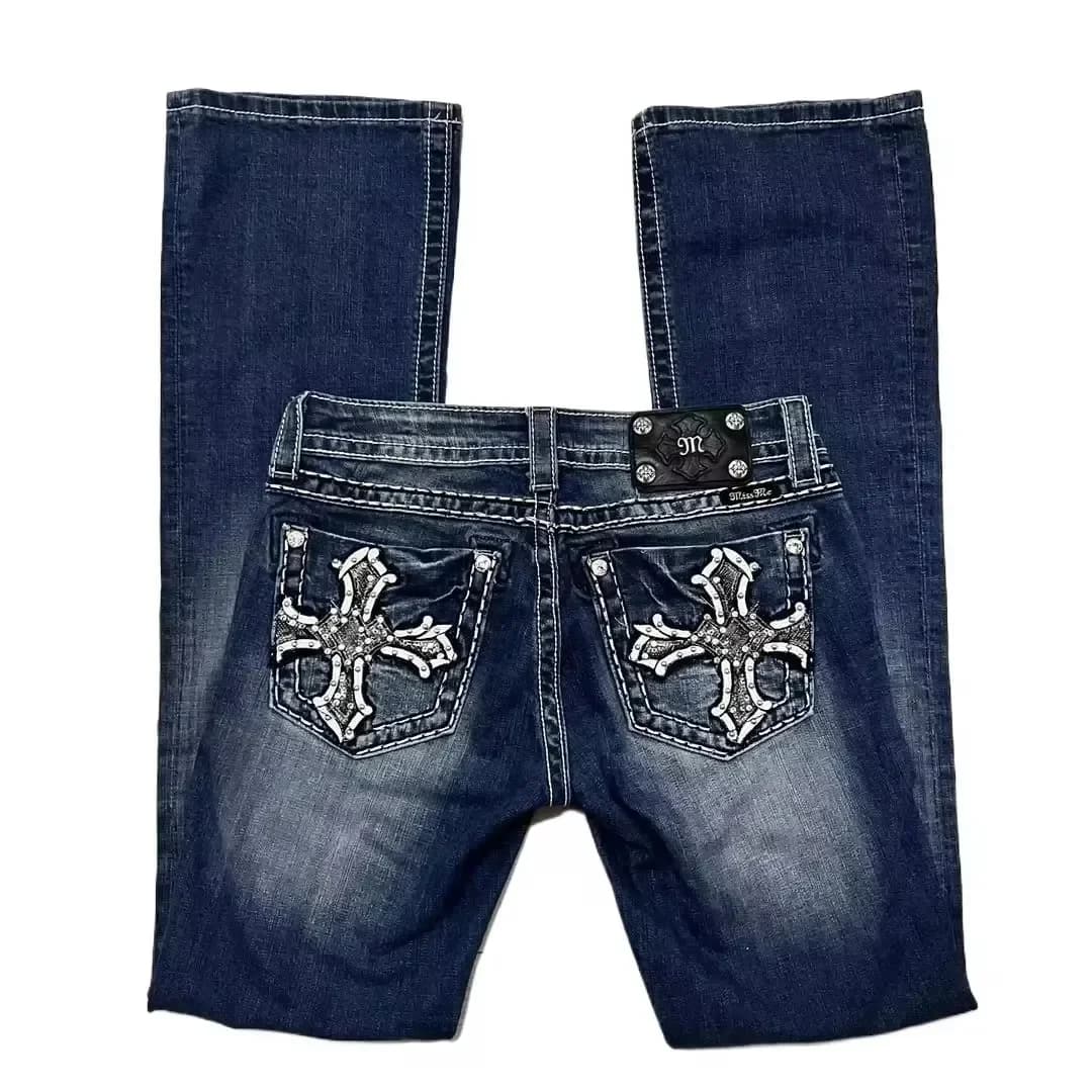 Retro Miss Me Boot Cut Jeans Frauen Y2K Neue Gothic Blau Denim Stickerei Kreuz Tasche Hip Hop Harajuku Breite Hosen Straße tragen