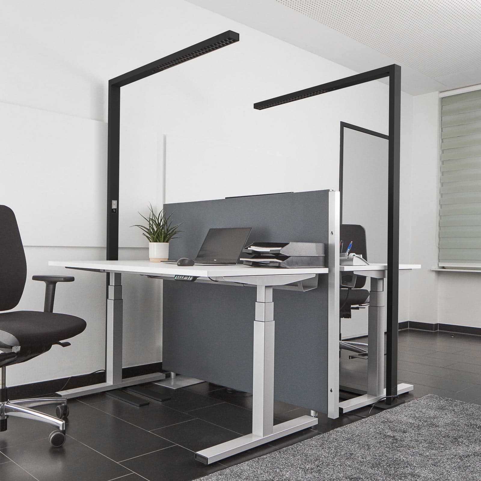 Arcchio LED-Büro-Stehlampe Jolinda, schwarz, 4000K, Sensor - Arbeitszimmer / Büro - Modern - Metall - Mehrflammig