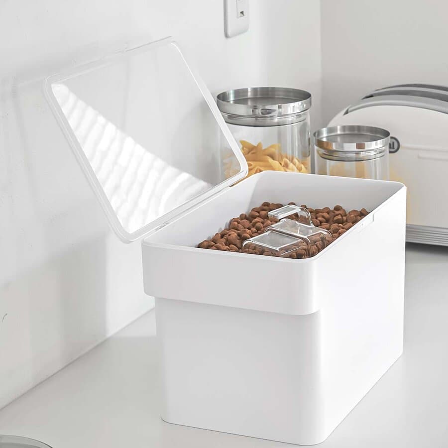 Yamazaki Tierfutter-Box luftdicht 6L Kunststoff weiß. Die ideale Lösung für eine hygienische Aufbewahrung von Trockenfutter in der modernen Küche.